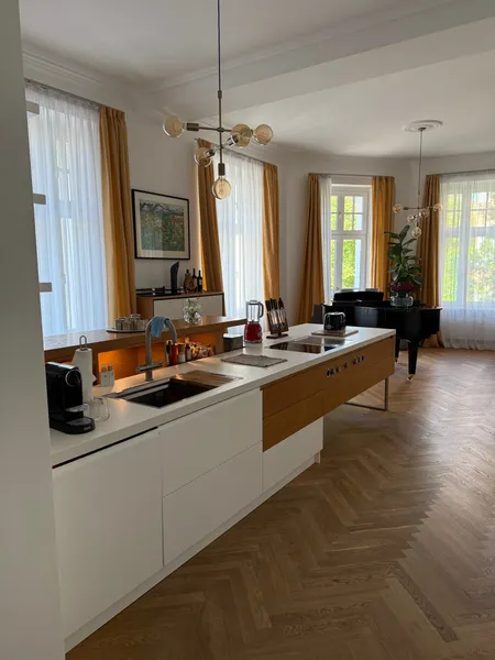 Wohnen mit Charakter: Großzügige 5-Zimmer-Wohnung in Wilmersdorf — photo 1